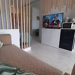 Central Studio With Sea View Balcony! 아파트 *