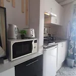 Central Studio With Sea View Balcony! 아파트