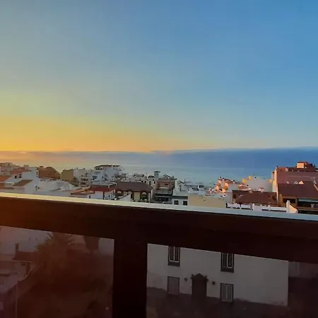 Central Studio With Sea View Balcony!